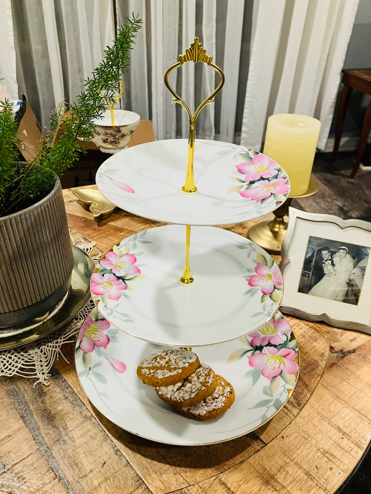 Sip & Craft: Tiers & Cheers with Bee Stamped by Dawn -  Holiday Edition!