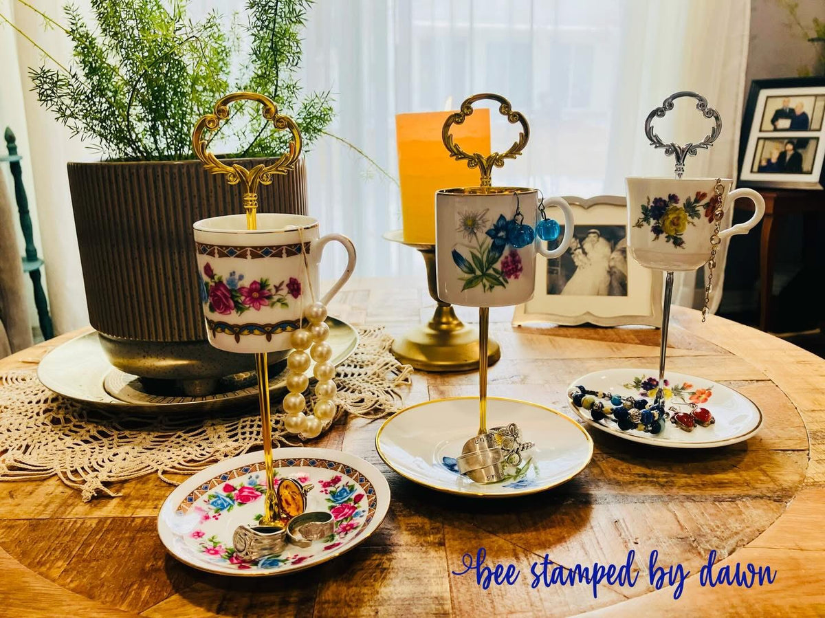 Sip & Craft: Tiers & Cheers with Bee Stamped by Dawn -  Holiday Edition!